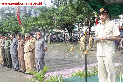 SEKDA KOTA MEDAN LEPAS PESERTA JALAN SEHAT DALAM RANGKA HUT KORPRI YANG KE 42