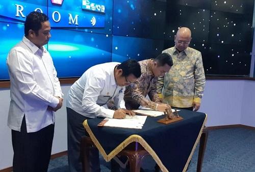 Penandatanganan Memorandum of Understanding (MoU) antar Wali Kota Medan dan Wali Kota Tangerang serta penandatanganan Perjanjian Kerja Sama (PKS) Dinas Kominfo Kota Medan dengan Kota Tangerang perihal implementasi Smart City yang telah dilakukan Pemerintah Kota (Pemkot) Tangerang