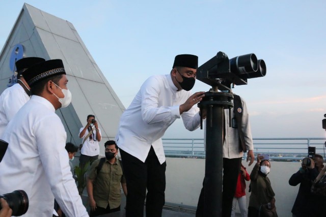 Kadis Kominfo Kota Medan Dampingi Wali Kota Medan Melakukan Pemantauan Rukyatul Hilal