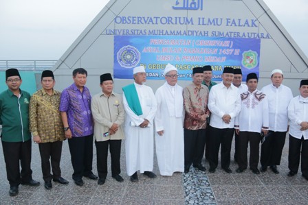 Kepala Dinas Kominfo Drs. Darussalam Pohan, M.AP  Medan Mendampingi Walikota Melakukan Pantau Langsung Rukyatul Hilal Awal Ramadhan 1437 H