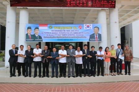 Kepala Dinas Kominfo Kota Medan Drs. Darussalam Poham, M.AP hadiri jamuan makan malam dengan Walikota Gwangju