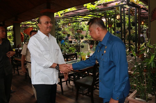 Kadis Kominfo Kota Medan Drs. Darussalam Pohan, M.AP Saat Talk Show Walikota Mendengar Radio Sindo FM Kerjasama Kominfo Medan