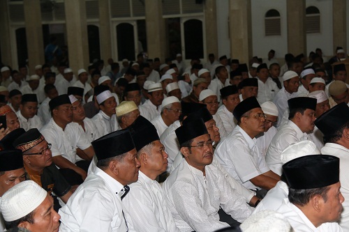 Sholat Shubuh bersama Gubernur Sumut, Walikota Medan beserta Pimpinan SKPD Jajaran Provsu dan Pemko Medan serta ribuan Umat Islam kota Medan